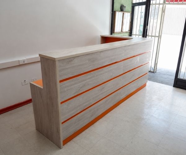 Diseño y fabricación de muebles de recepción
