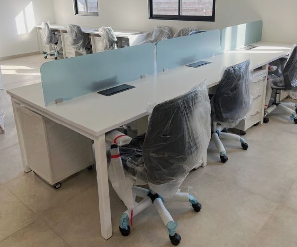 Mesas de oficina para trabajo, reuniones y espacios corporativos