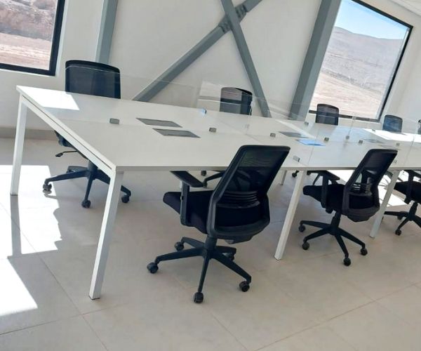 Mesas de oficina para trabajo, reuniones y espacios corporativos