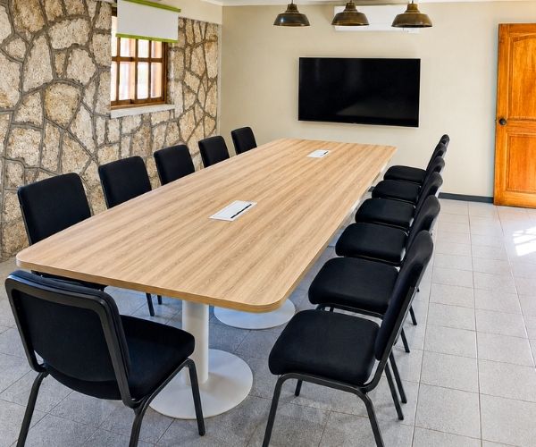 Mesas de oficina para trabajo, reuniones y espacios corporativos