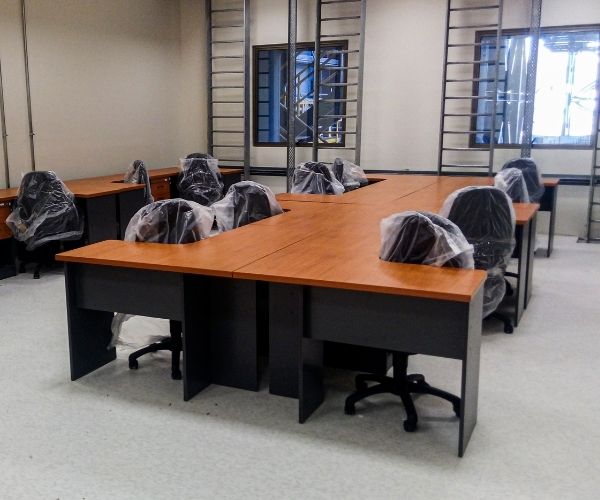 Mesas de oficina para trabajo, reuniones y espacios corporativos